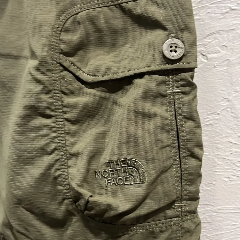 🔥🔥 THE NORTH FACE‎ Men's Olive Nylon Cargo Shorts Size XL - PERFECT Condition